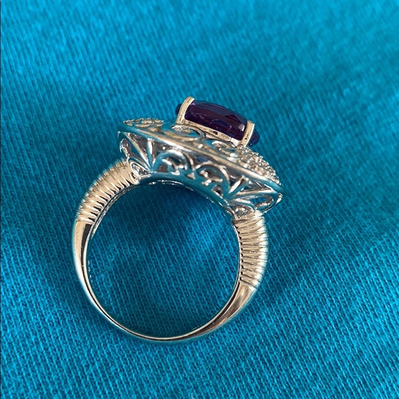 Amethyst and diamond ring. Perfect Christmas gift! This ring is brand new!! - Picture 7 of 10